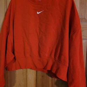 Nike crew neck size M gently used no stains smokeless home.